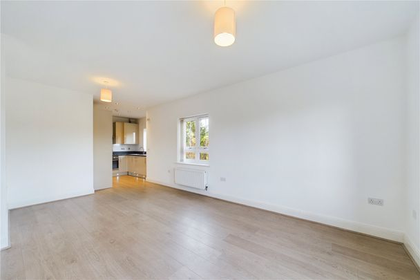 2 bedroom Flat in Regatta Place, Maidenhead - Photo 1
