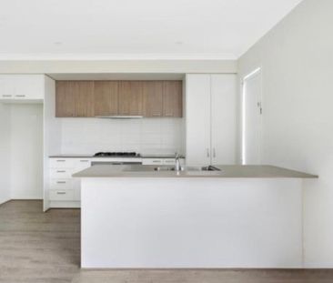 Clyde North - Photo 3