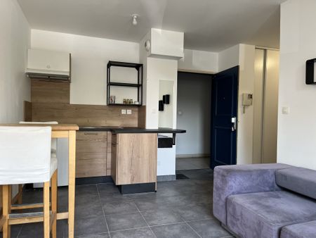 Location Appartement 2 pièces 34m² MARSEILLE 10ème - Photo 2