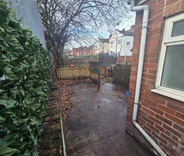 2 bedroom terraced house to rent - Photo 6