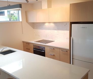 Simply beautiful city complex living! - Photo 3