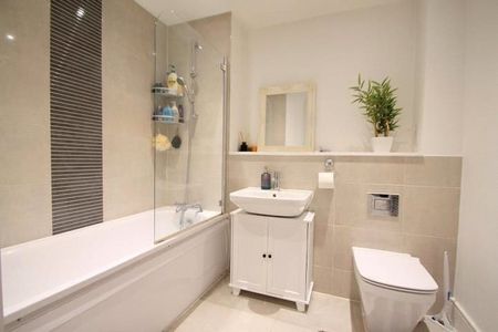 West Plaza, Town Lane, Stanwell,TW19 - Photo 4