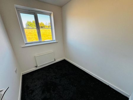 4 bedroom semi-detached house to rent - Photo 3