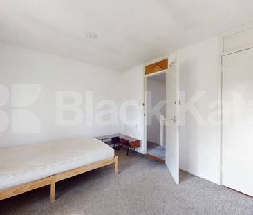 Generous four bed house, Includes heating & hot water - Photo 6