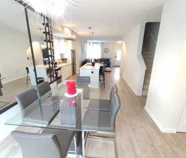 Beautiful Three Bedrooms at Polygons Townsend Complex - Photo 3