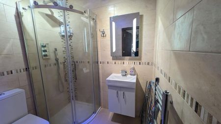 4 bedroom terraced house to rent - Photo 5