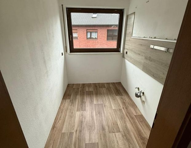 FRISCH RENOVIERTE LICHTDURCHFLUTETE 2-ZIMMER - EBK MÖGLICH - Foto 1