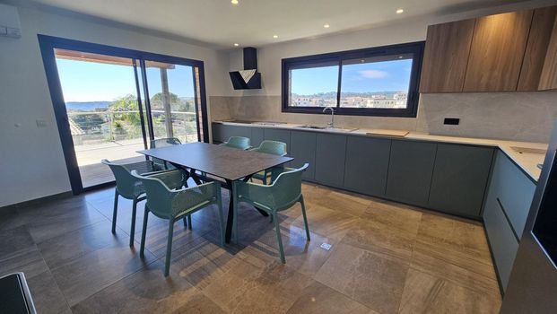 Location Maison 5 pièces 209m² LA COLLE SUR LOUP 06480 - Photo 1