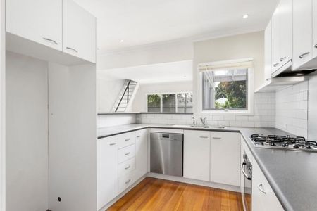 Spacious Weatherboard Home within Bhhs Zone - Photo 2