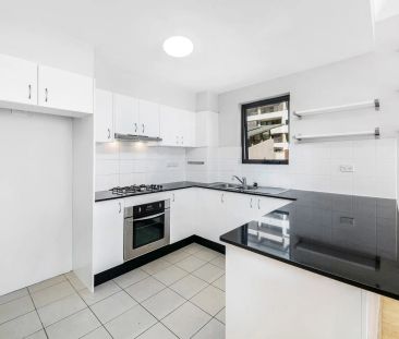SPACIOUS UNIT LOCATED IN THE HEART OF KOGARAH - Photo 6