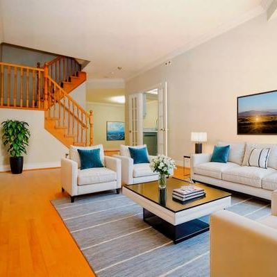 3+1 BR 3 Baths luxury townhouse on Yonge & Finch! - Photo 3