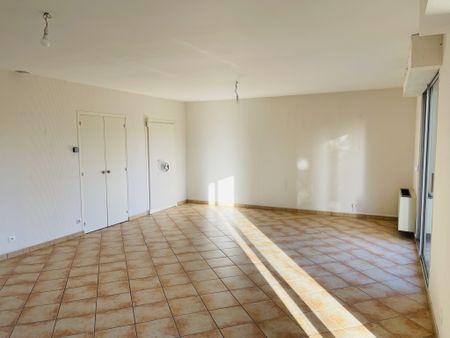 Location Maison 5 pièces 198m² VOUNEUIL SUR VIENNE 86210 - Photo 3