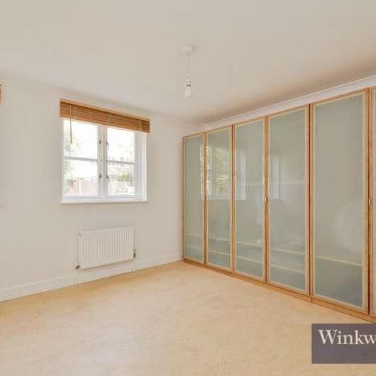 Brand Close, Finsbury, N4 - Photo 1