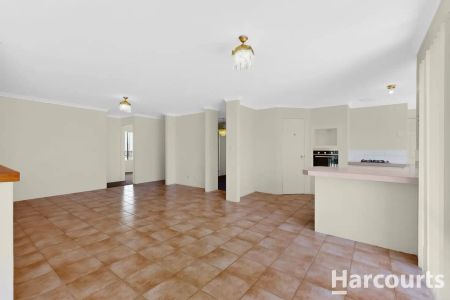 “Spacious Family Living in the Heart of Currambine!” - Photo 4