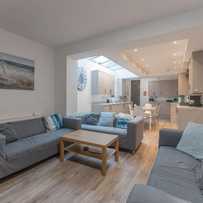6 bedroom terraced house to rent - Photo 1