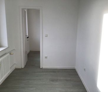 Geräumige, renovierte 3-Zimmer-Wohnung mit Balkon - Photo 2