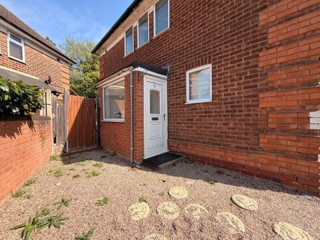 3 bedroom semi-detached house to rent - Photo 5