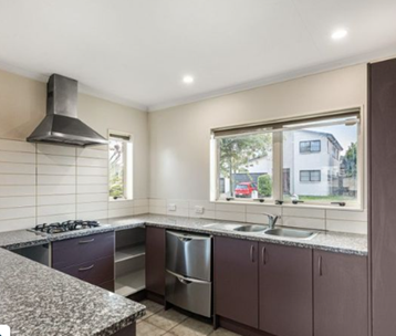 Stunning 4BR Family Home in Flat Bush - Photo 5