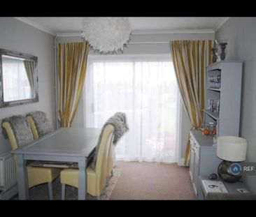 3 bedroom end of terrace house to rent - Photo 2