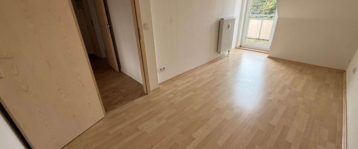 TOP Whg. im DG - frei ab 1.3.25 - Laminat - großer Balkon** - Foto 1