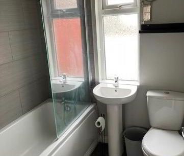 27 Lockview Road, Belfast, BT9 5FH - Photo 5