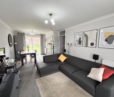 3 bedroom semi-detached house to rent - Photo 2