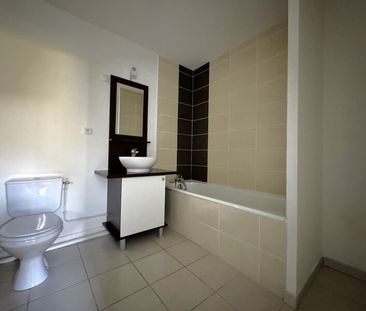 Location Appartement 2 pièces 42m² MONTLUCON 03100 - Photo 2