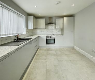 3 bedroom Detached Bungalow to let - Photo 4