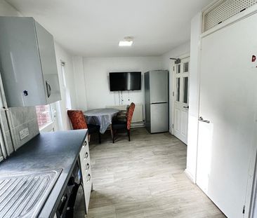 2 Bed Terraced House, Carver St, NG7 - Photo 6