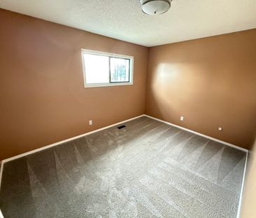 Home with Two Shops in the City! - Photo 3