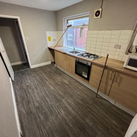 3 bedroom flat to rent - Photo 3