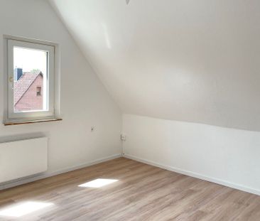 *frisch für Sie renoviert* gemütliche 2-Zimmerwohnung im Dachgeschoss - Photo 3