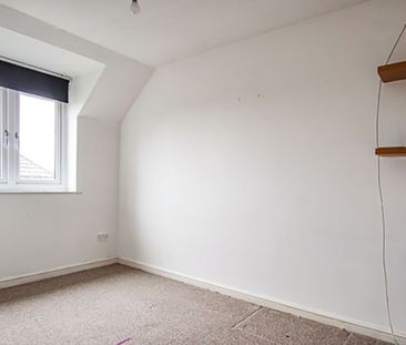 3 bedroom mid-terrace to rent Oaks Close, Westergate - Photo 6