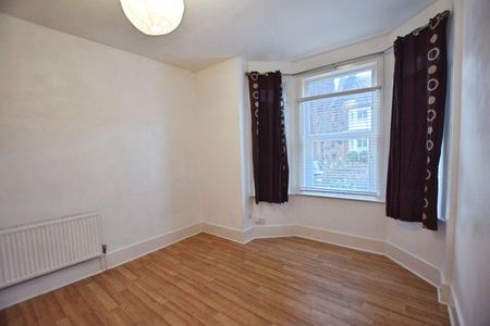 3 bedroom flat to rent - Photo 3