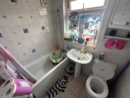 3 bedroom semi-detached house to rent - Photo 2