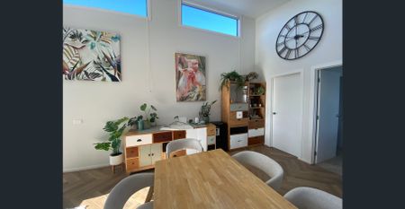 Townhouse with it's own driveway !! - Photo 3