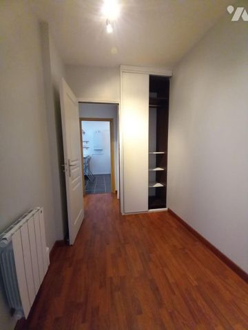 Centre ville, Appartement situé en rez-de-chaussée avec terrasse au calme. Il comprend une pièc... - Photo 3