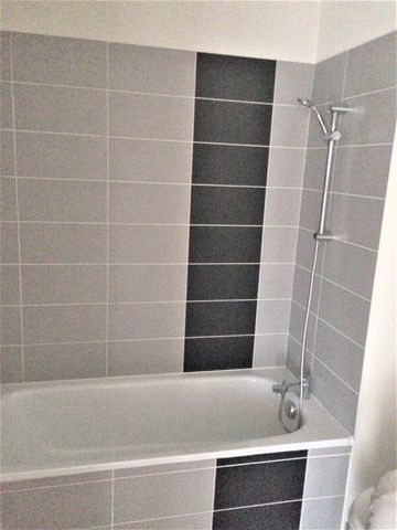 Location Appartement 4 pièces 76m² BEGLES 33130 - Photo 2