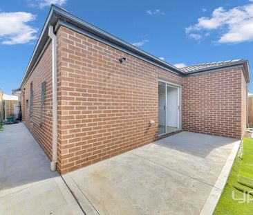 Well presented 3 bed 2 bath home - Photo 3