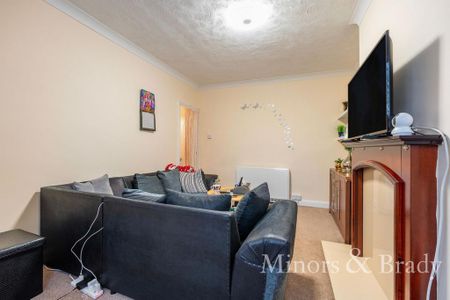 2 bedroom flat to rent - Photo 4