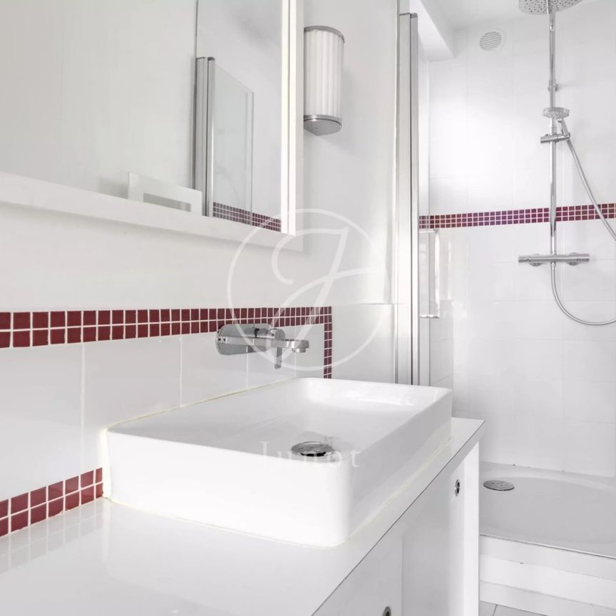 Appartement • Paris 6ème - Photo 1