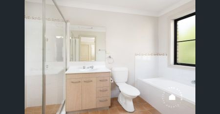 Charming Two-Bedroom Townhouse - Photo 2