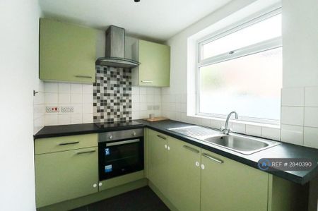 2 bedroom terraced house to rent - Photo 4