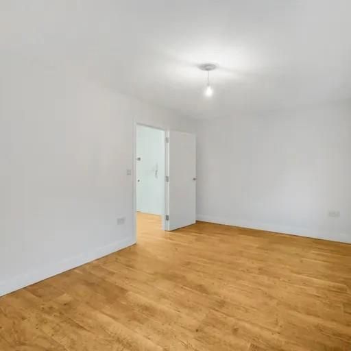 Newham Way, London E6 - Photo 1