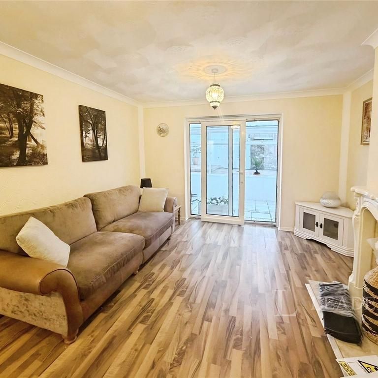 3 bedroom semi-detached house to rent - Photo 1