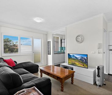 Stylish & Renovated Two-Bedroom Apartment in Prime Location - Photo 1