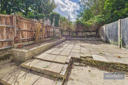 4 bedroom semi-detached house to rent - Photo 2