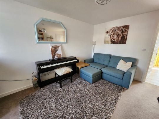 2 bedroom end of terrace house to rent - Photo 1