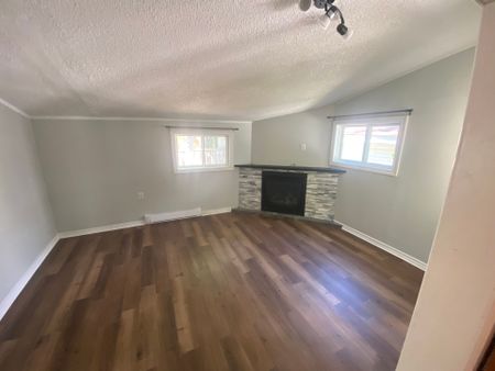 For Lease - 8 Jackie Lane, Georgina, Ontario - Photo 2