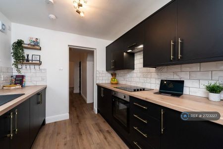 2 bedroom terraced house to rent - Photo 3